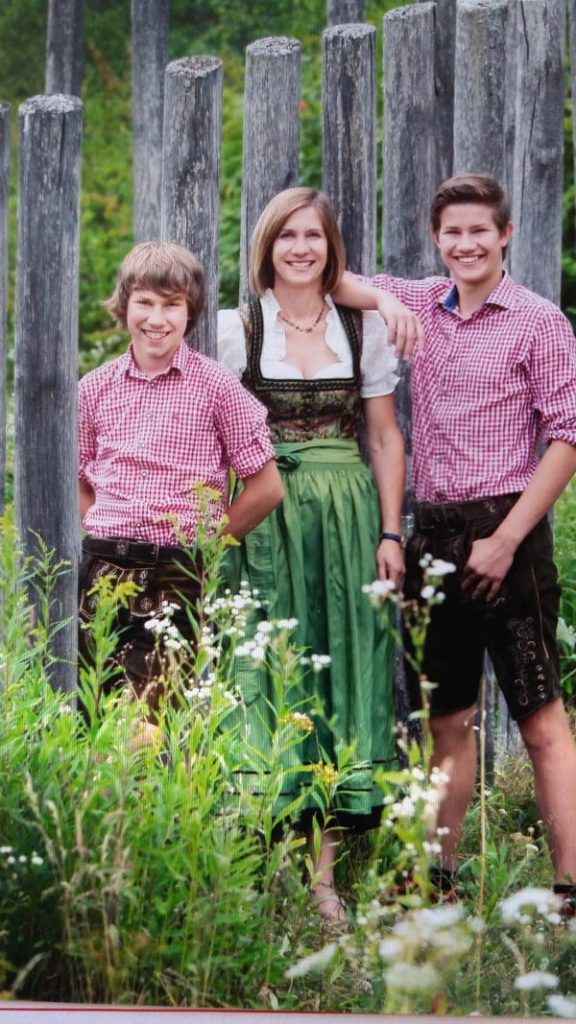 Barbara Walter mit ihren Söhnen